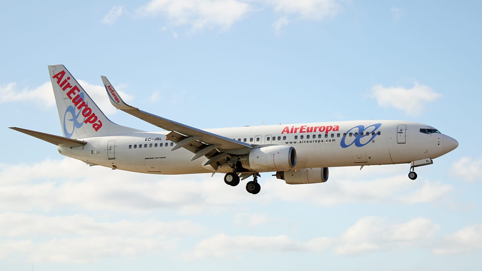 Nace un nuevo gigante de los cielos: IAG (Iberia) compra Air Europa