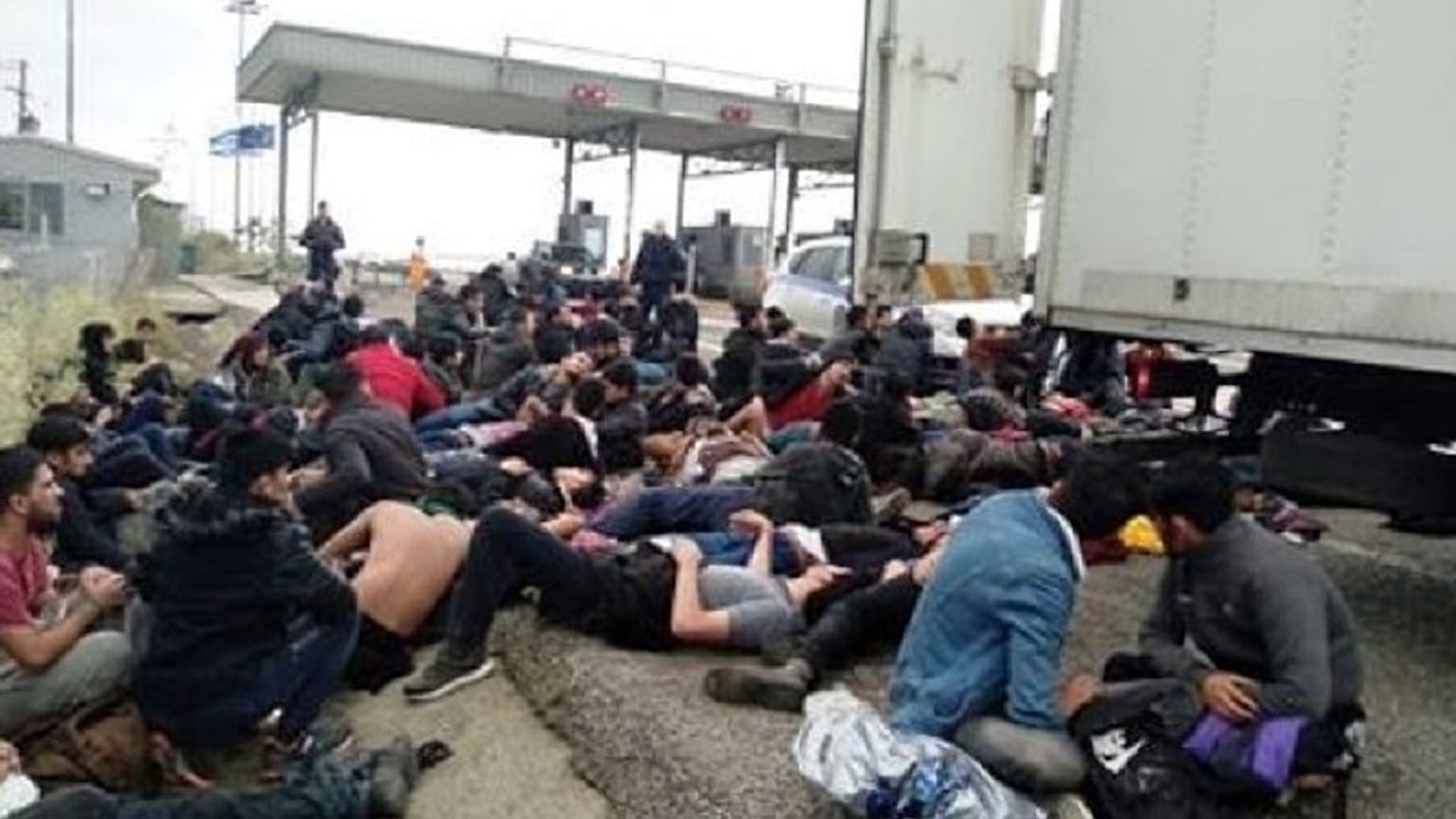 Φορτηγό - ψυγείο με 40 μετανάστες στα διόδια της Ξάνθης