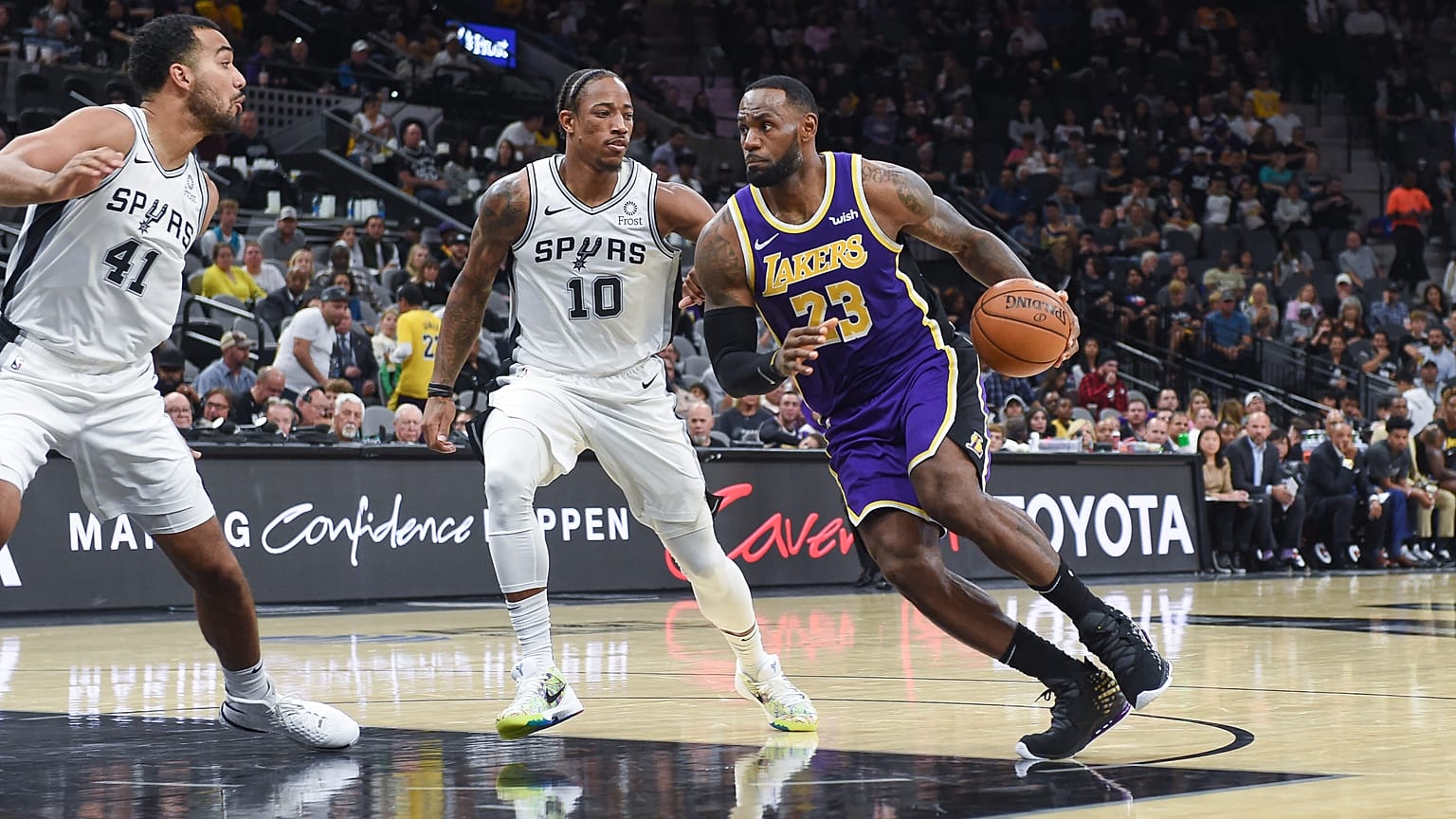 Sobresaliente actuación de LeBron James y Luka Dončić en la NBA 