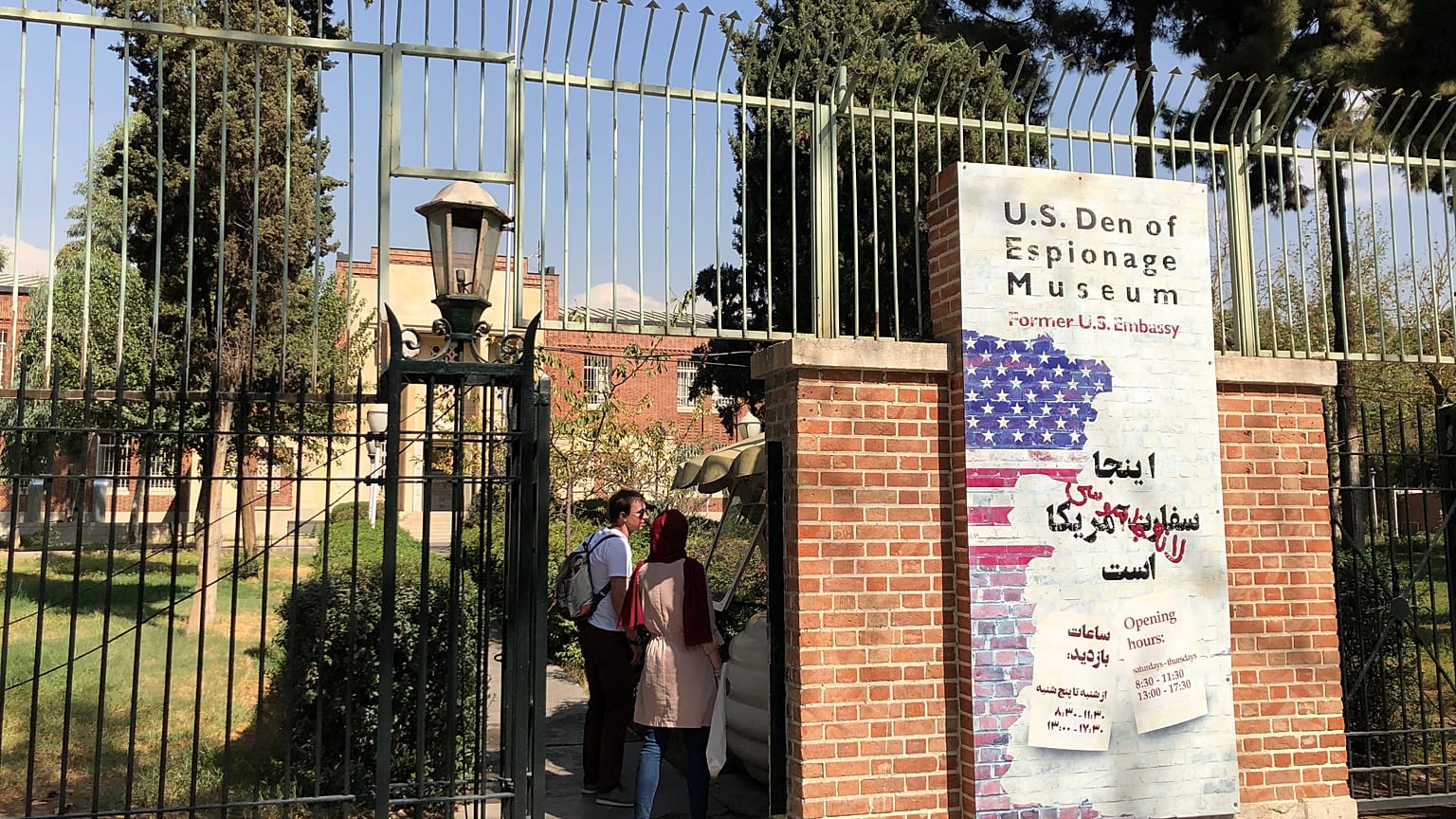 1979'da rehine krizinin yaşandığı Tahran'daki Amerikan büyükelçiliği binası bugün müze olarak hizmet veriyor