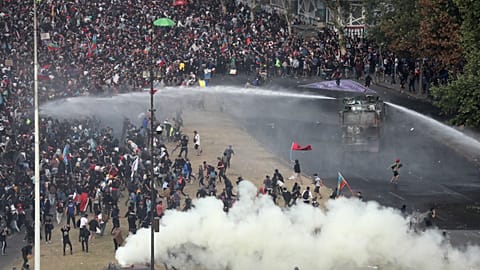 Santiago protests take toll on Chile economy