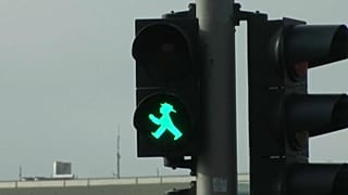 Βερολίνο: Οι φωτεινοί σηματοδότες μιας άλλης εποχής 