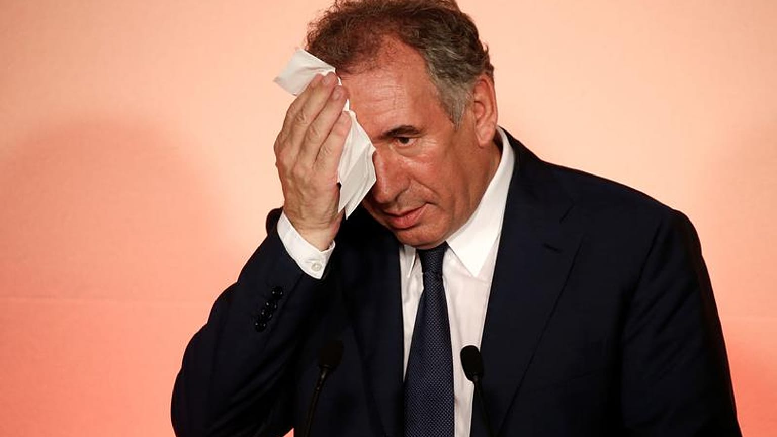 Emplois fictifs présumés, la mise en examen guette Bayrou, Sarnez et Goulard