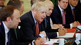 Britânicos em suspenso