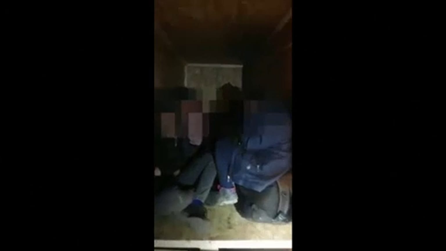 Horvátország: 9 menekült egy kisteherautóban