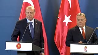 Újra török félholdas zászló leng majd fent a Budai várban