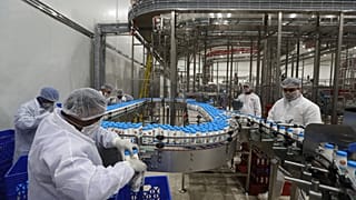 مصنع ألبان في الصحراء وإجراءات جديدة تتخذها قطر لمواجهة المقاطعة