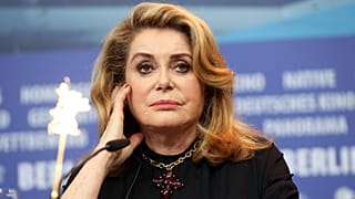 Catherine Deneuve francia színésznő a 69. Berlini Nemzetközi Filmfesztiválon 2019. február 12-én