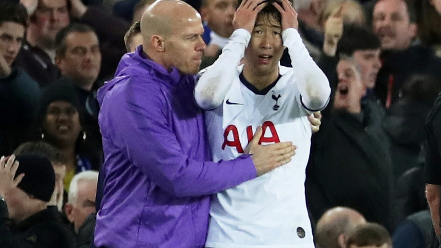 Premier Lig'de bir oyuncunun ayağının kırıldığı pozisyonda Heung-Min Son'a verilen ceza iptal edildi