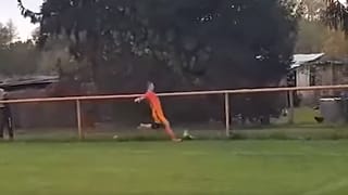 شاهد: لاعب كرواتي يواجه السجن بسبب ركلة كرة قدم قتلت دجاجة