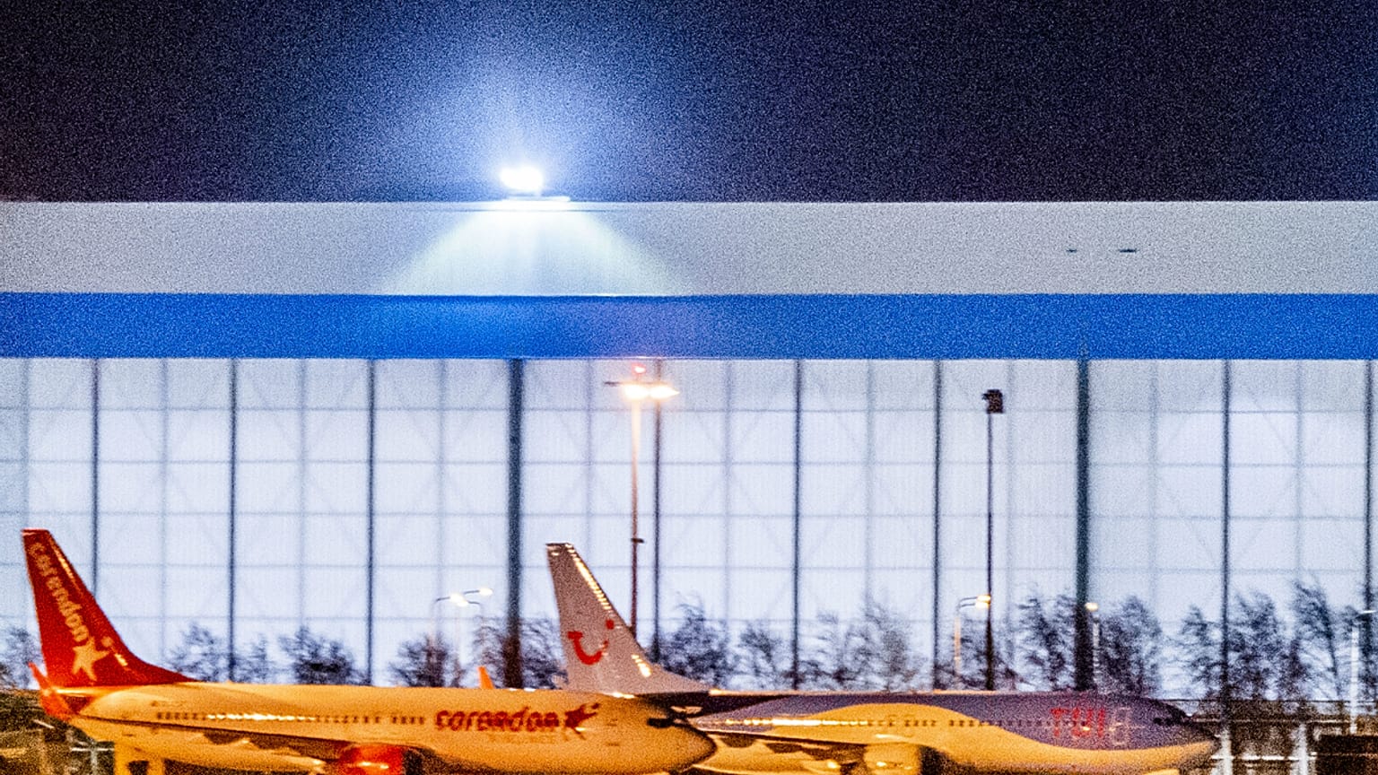 Pilot yanlışlıkla alarmı çalıştırdı: Schiphol havalimanında 'şüpheli durum' paniği