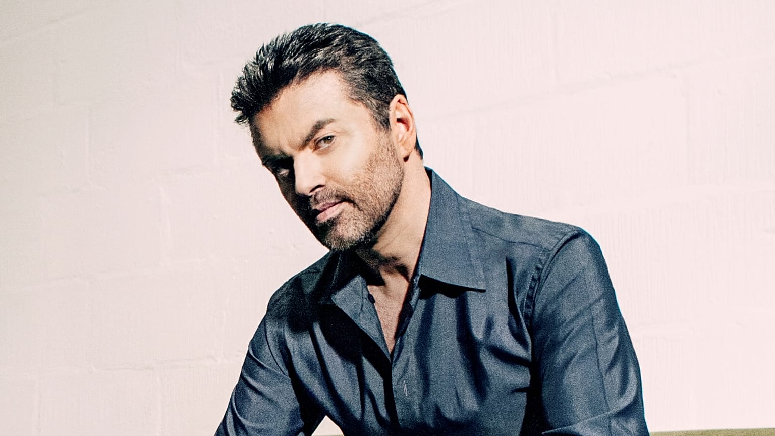 Eddig kiadatlan George Michael-dal jelent meg