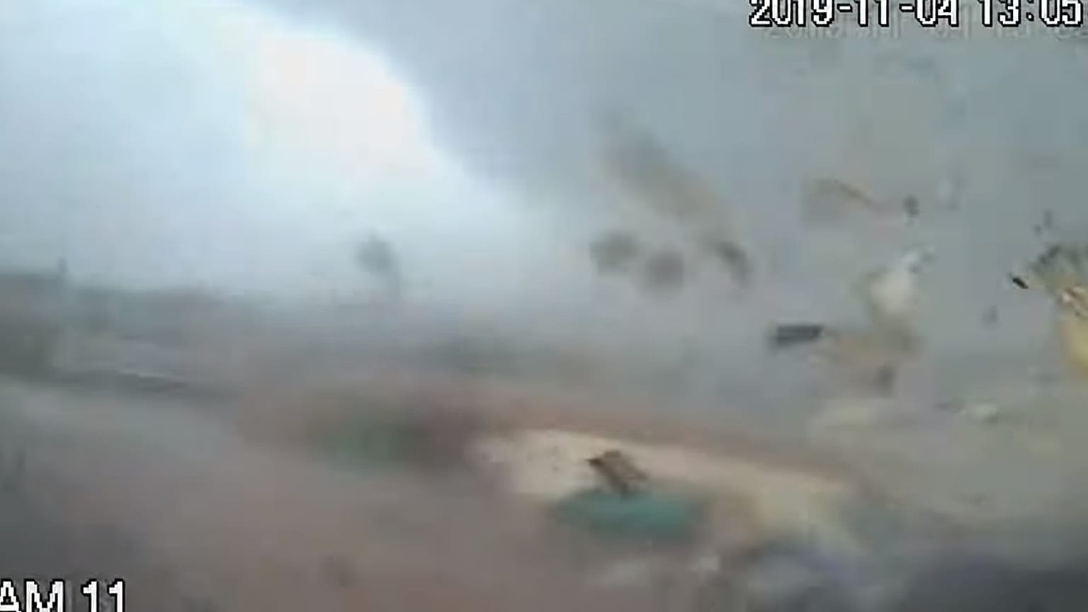 Χρ. Παπαδημητρίου για ανεμοστρόβιλο: Βρήκαμε κομμάτια της στέγης μας σε απόσταση 300 μέτρων