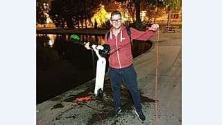 Roller mentése a városligeti tóból