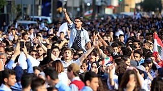 طلاب لبنان يواصلون احتجاجاتهم في مناطق عدة في إطار الحراك الشعبي