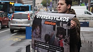 Félázsiai diktátor, gyerekgyilkos, népirtó – nem örül Erdogannak az ellenzék