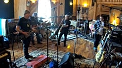 Neil Young remueve conciencias con "Colorado"