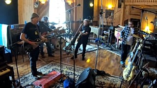 Neil Young remueve conciencias con "Colorado"