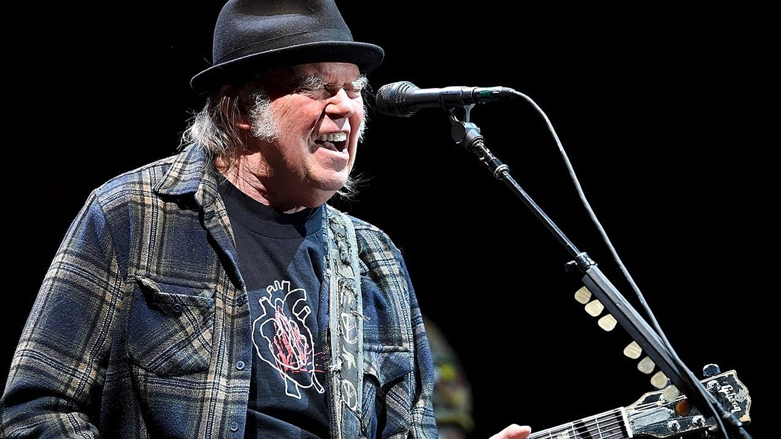 Új lemezzel jelentkezik Neil Young