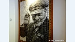 Erdély Miklós mozaikja Leninről (1970k)