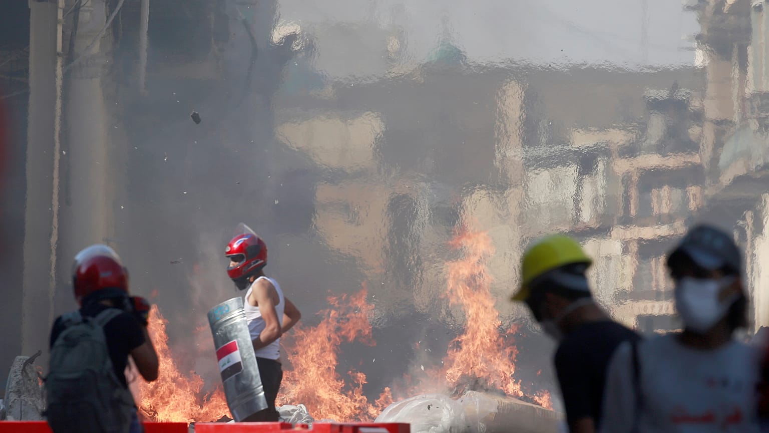 Irak'ta göstericiler ile polis arasında çatışma