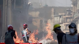 Irak'ta göstericiler ile polis arasında çatışma