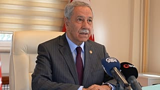 Cumhurbaşkanlığı Yüksek İstişare Kurulu Üyesi Bülent Arınç,Iğdır'da  basın mensuplarının sorularını yanıtladı. ( Bülent Mavzer - Anadolu Ajansı )