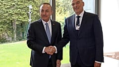 Διμερή και περιφερειακά ζητήματα στη συνάντηση Δένδια-Τσαβούσογλου