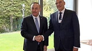 Διμερή και περιφερειακά ζητήματα στη συνάντηση Δένδια-Τσαβούσογλου