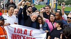 El expresidente Lula sale de la cárcel tras una decisón de la Corte Suprema