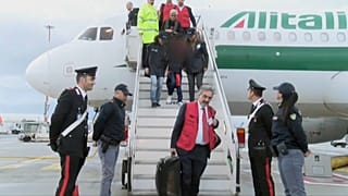 Мальчик вернулся в Италию после 5 лет жизни с боевиками ИГИЛ