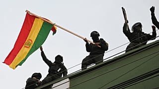Les Boliviens ne décolèrent pas, la police se joint aux manifestants