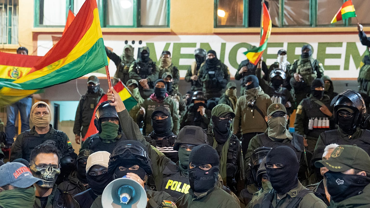 ضباط شرطة متمردون في كوتشابامبا ، بوليفيا ، 8 نوفمبر 2019 