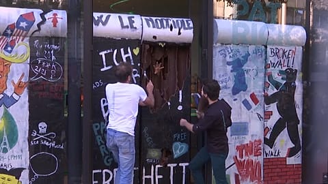 Chocolatier celebrates Berlin Wall anniversary with tasty replica