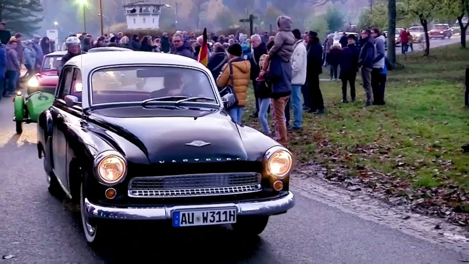 30 Jahre Mauerfall: Trabi-Korso an der Ex-Grenze