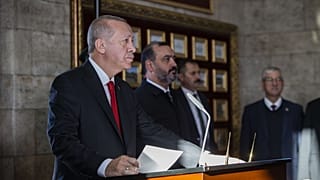 Anıtkabir'de düzenlenen devlet törenine katılan Cumhurbaşkanı Recep Tayyip Erdoğan, Anıtkabir Özel Defterini imzaladı