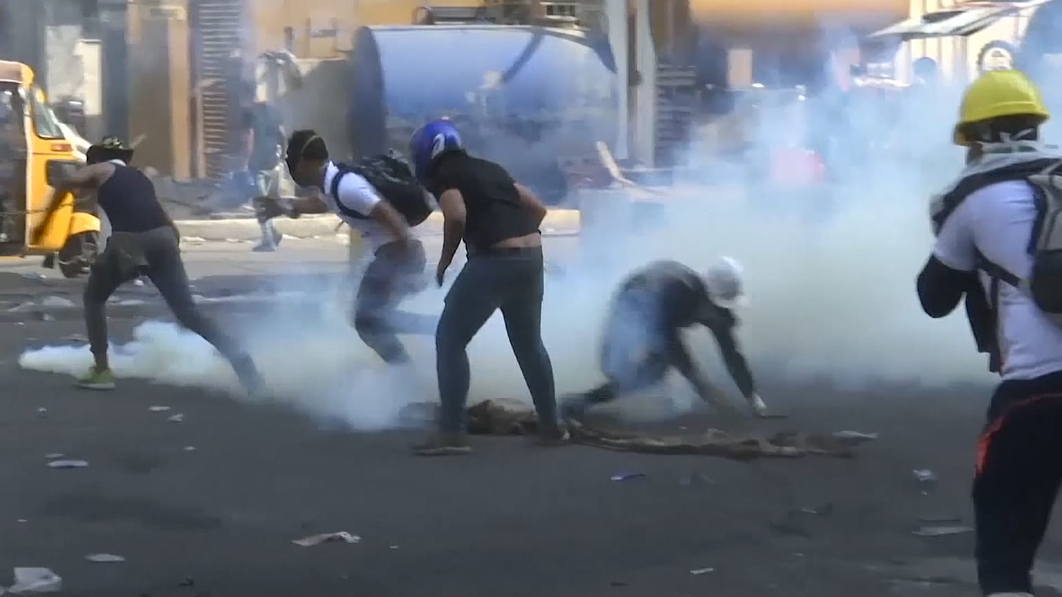 Iraqi security forces clash with anti-government protesters in Baghdad