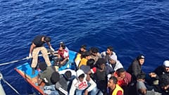 Patto segreto tra Malta e Tripoli, per riportare i migranti in Libia