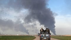 Forze di sicurezza pattugliano una strada nei dintorni di Kirkuk