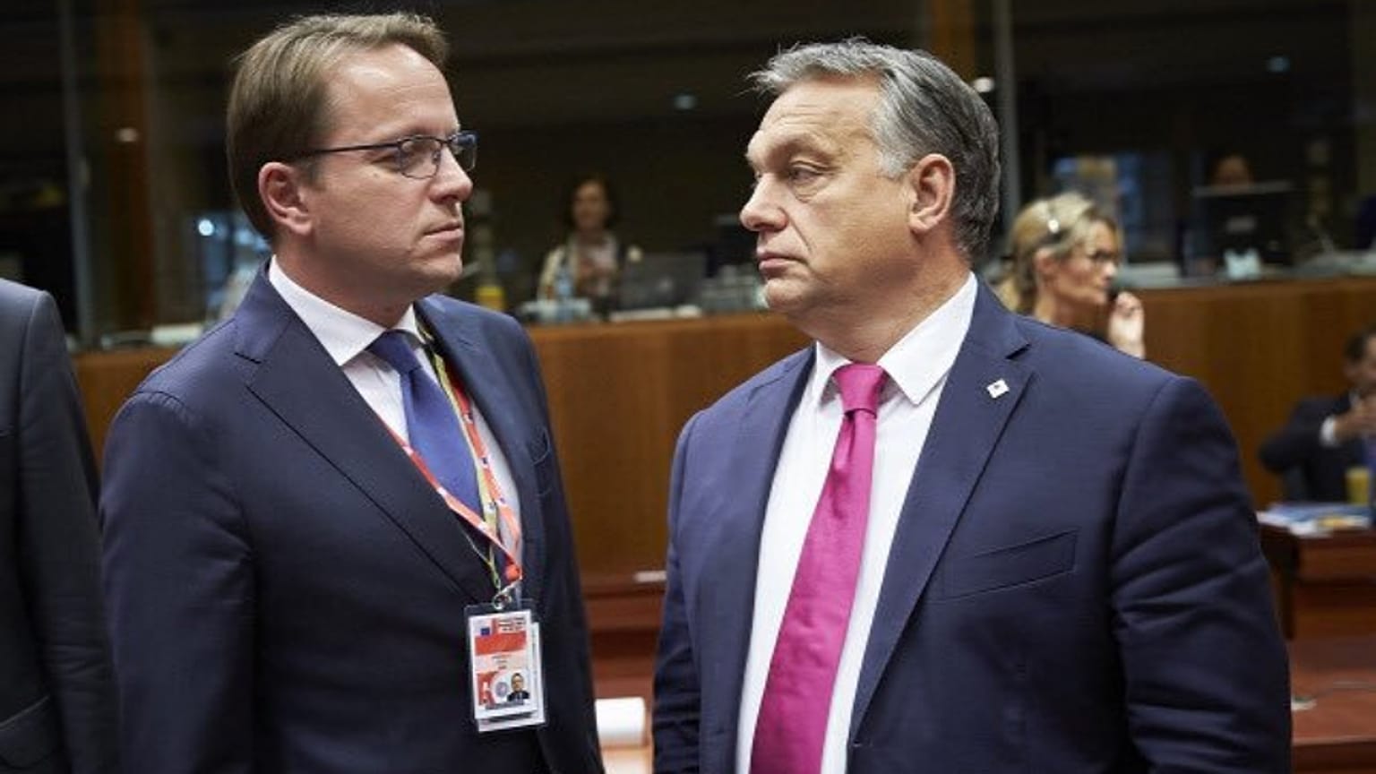  Olivér Várhelyi ve Victor Orban