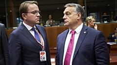  Olivér Várhelyi ve Victor Orban