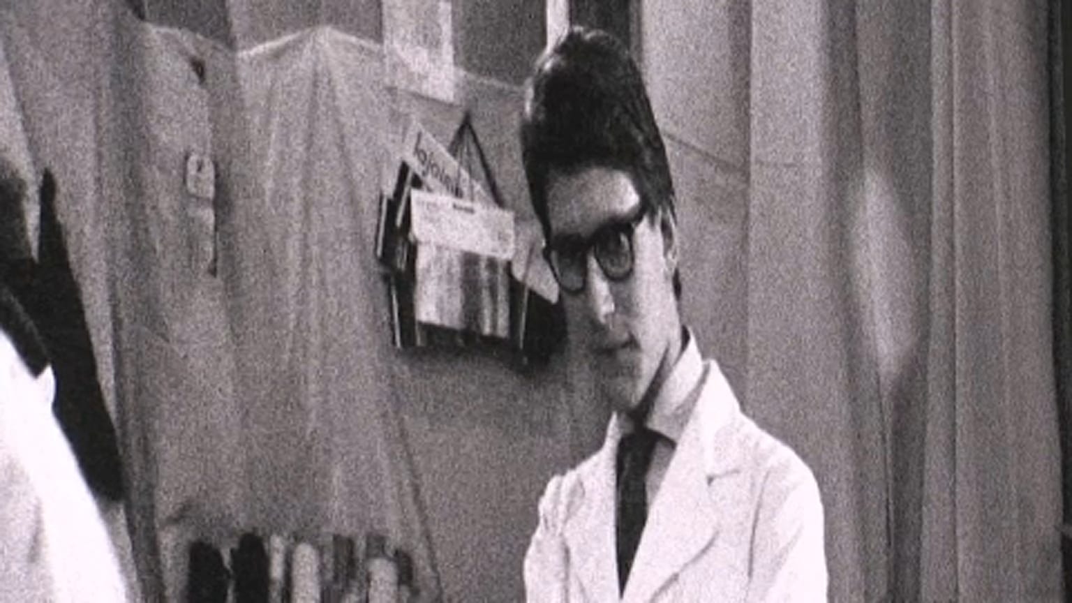 Una exposición rememora la colaboración de Saint Laurent con los telares de Lyon