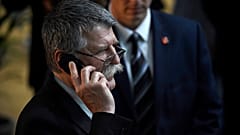 Beperelik Kövér Lászlót, amiért nem engedi az újságírókat szabadon mozogni a Parlamentben