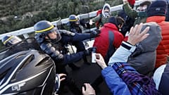 Catalani "on the road": Gendarmerie, Guardia Civil e Mossos schierati contro gli attivisti