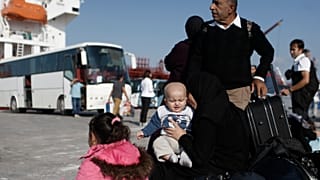 Στον Πειραιά 367 μετανάστες και πρόσφυγες από τη Μυτιλήνη