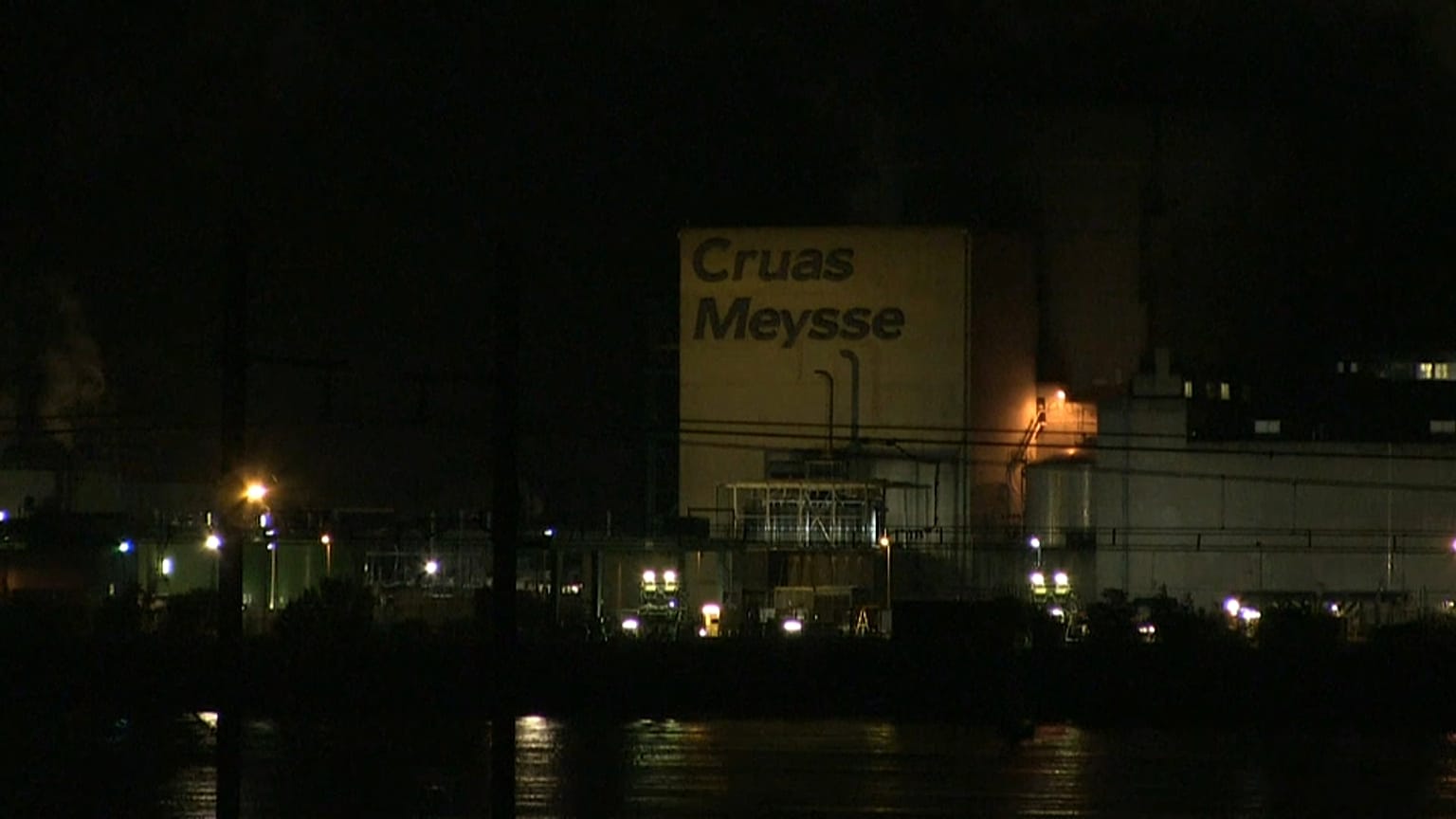 La centrale nucléaire de Cruas mise à l'arrêt après un séisme en France 