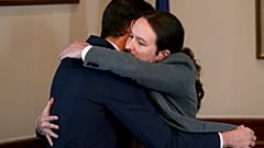 El abrazo, después de meses de tensiones, una de las imágenes del día