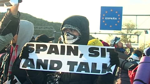 Police face off against protesters on France-Spain border