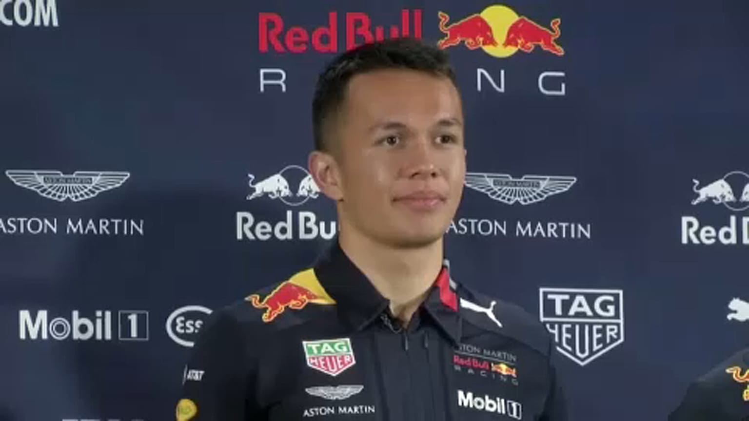 F1: Albon marad a Red Bullnál