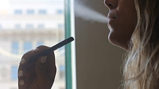 هل يحسم مدخنو السجائر الإلكترونية مصير ترامب في الانتخابات المقبلة؟
